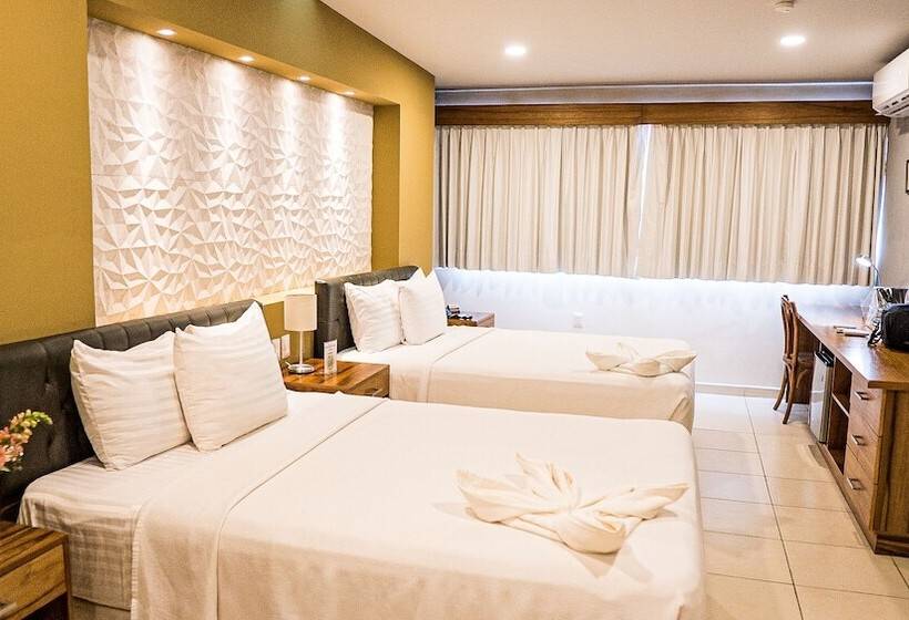 주니어 스위트, Clipperton