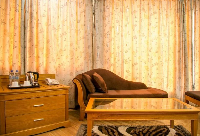 スタンダードルーム, Kebby S