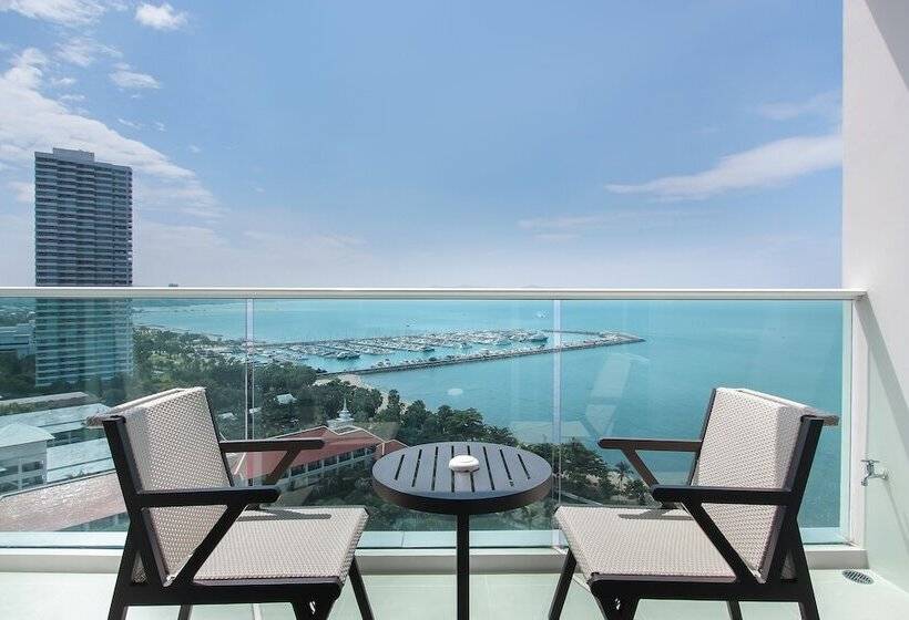 Семейные Апартаменты 3 Спальни, White Sand Beach Residences Pattaya