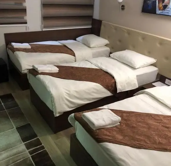 اتاق استاندارد سه نفره, Aen Hotel Old City