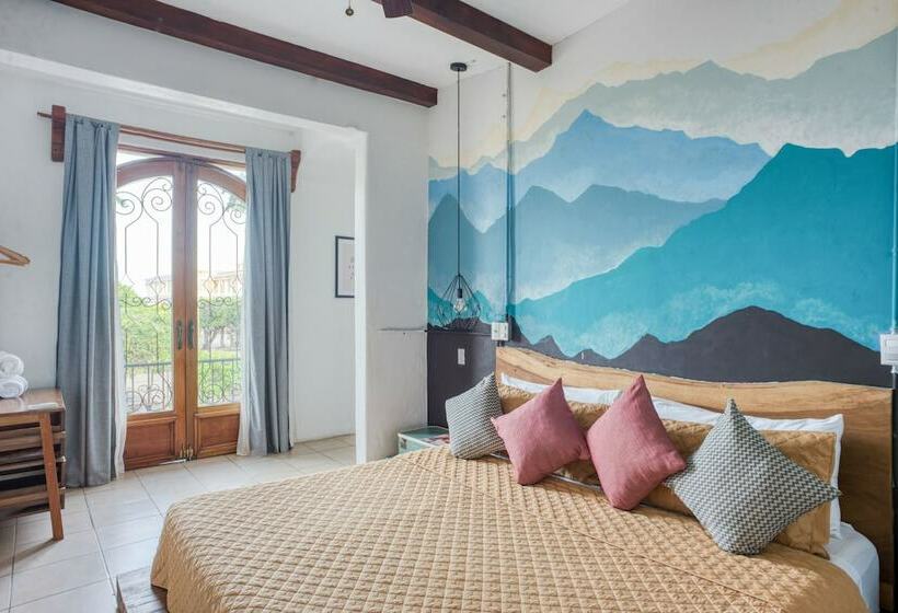 سوییت, Socialtel Granada Formerly Selina Granada