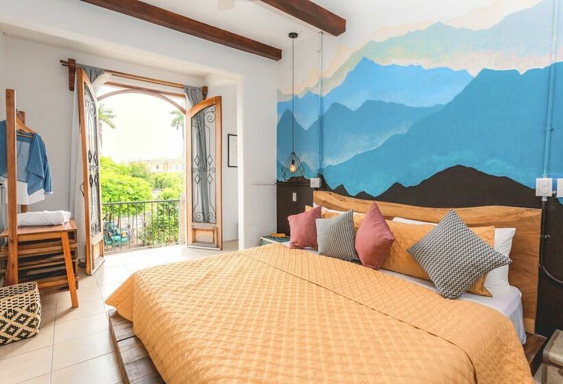 سوییت, Socialtel Granada Formerly Selina Granada