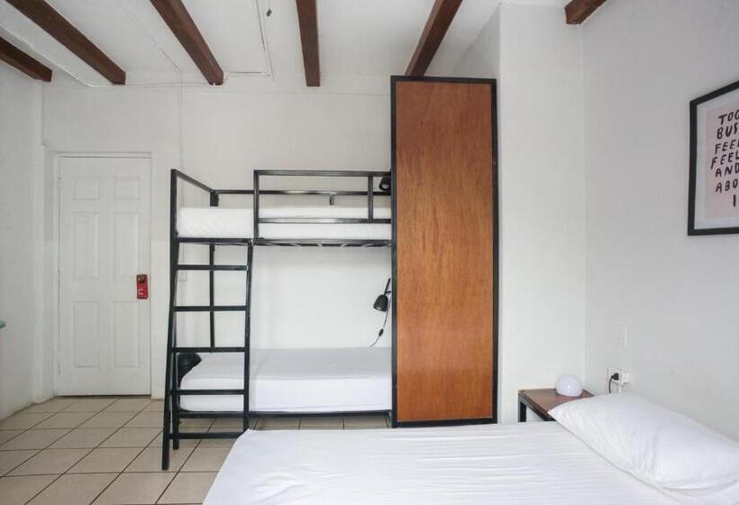 اتاق خانوادگی, Socialtel Granada Formerly Selina Granada