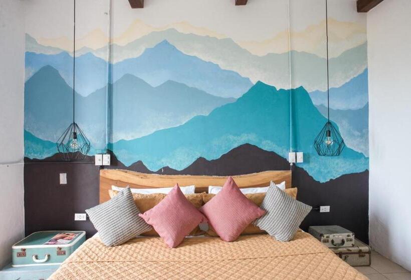 سوییت, Socialtel Granada Formerly Selina Granada