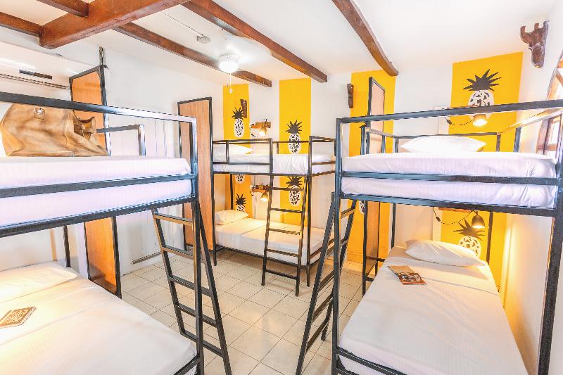 تختخواب در اتاق مشترک, Socialtel Granada Formerly Selina Granada