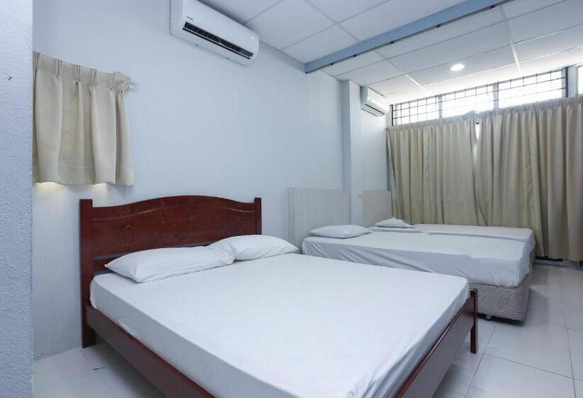 家庭间, Spot On 89796 D Noor Budget Inn