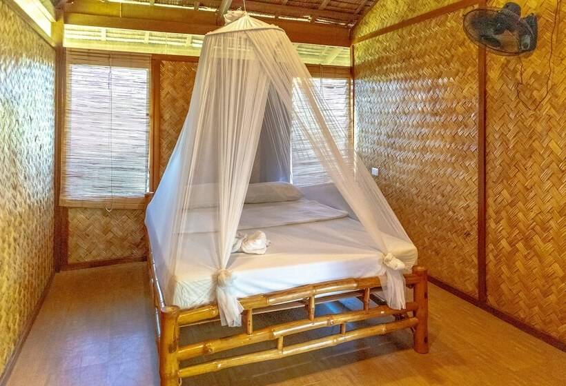 Camera Standard, Where2next Hostel