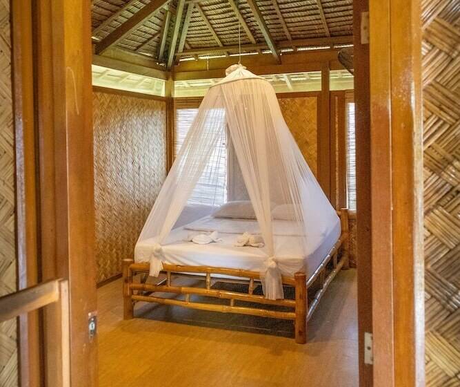 Camera Standard, Where2next Hostel