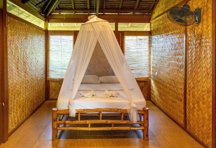 Camera Standard, Where2next Hostel