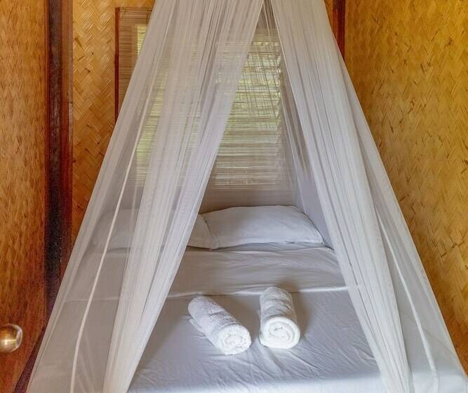 Camera Standard, Where2next Hostel