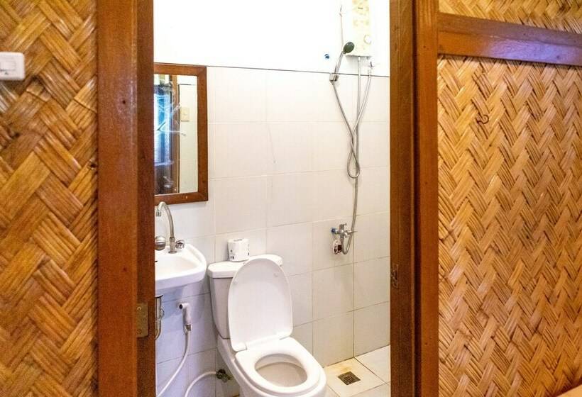 Camera Standard, Where2next Hostel