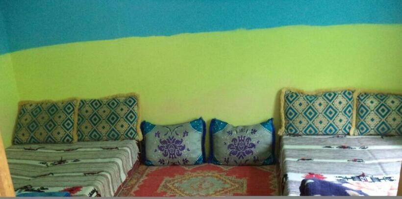 הכלכלה חדר לארבעה עם מקלחת משותפת, Gite Ousalem