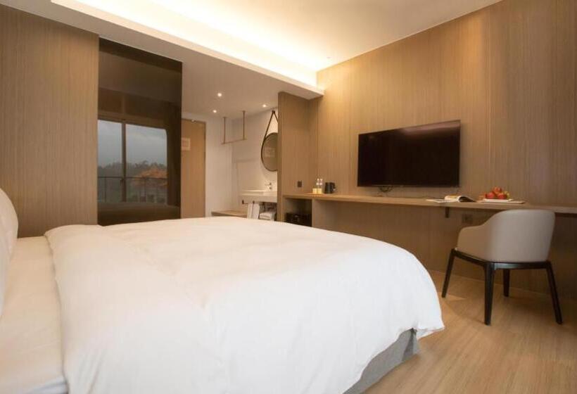 اتاق استاندارد با چشم‌انداز دریاچه, Day Sun Moon Lake