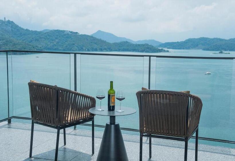 اتاق لوکس خانوادگی, Day Sun Moon Lake