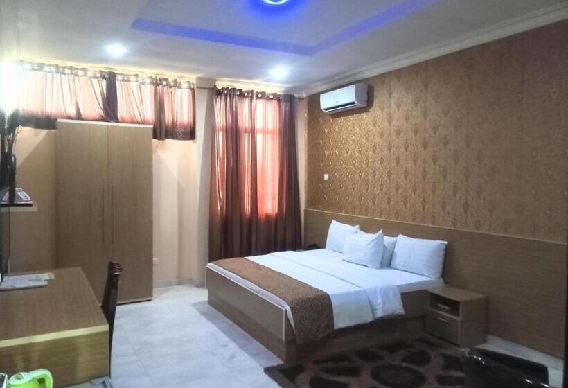 اتاق لوکس, Fawzy