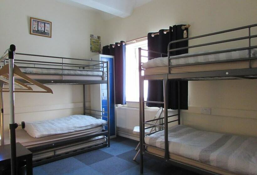 공동 객실, Hull Trinity Backpackers