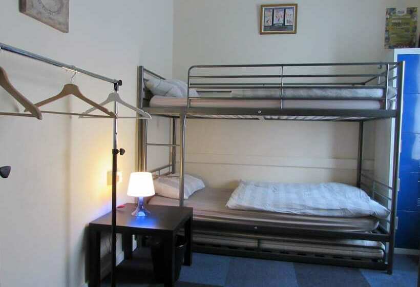 共用房间的床, Hull Trinity Backpackers