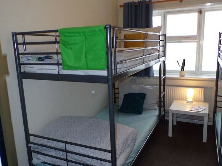 공동 객실, Hull Trinity Backpackers