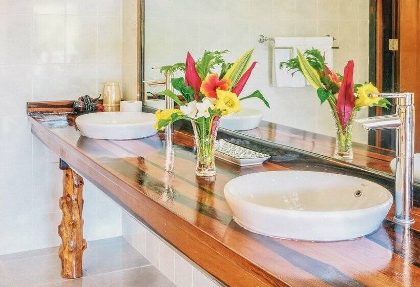 اتاق لوکس با چشمانداز باغ, Edgewater Dive & Spa Resort