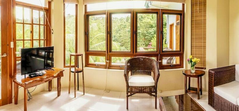 اتاق لوکس با چشمانداز باغ, Edgewater Dive & Spa Resort