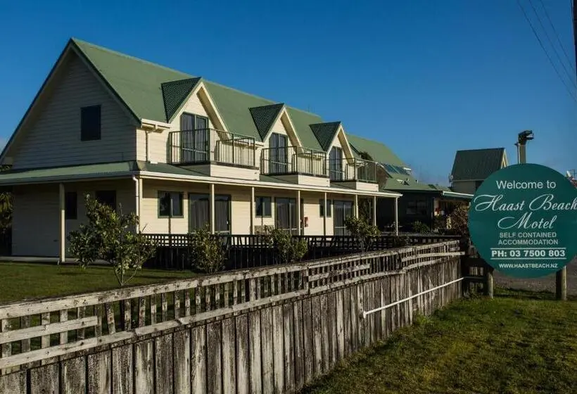 Perhehuone, Haast Beach Motel