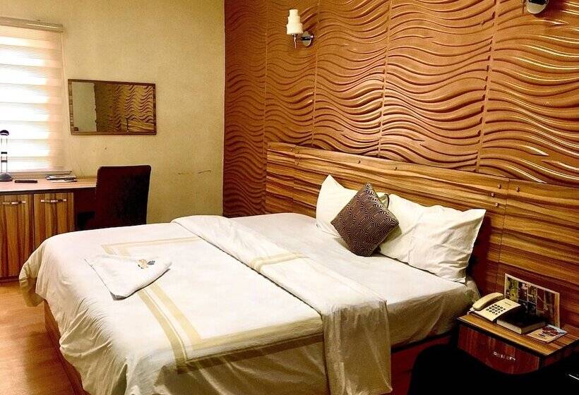 سوییت, Providence Hotel And Suites