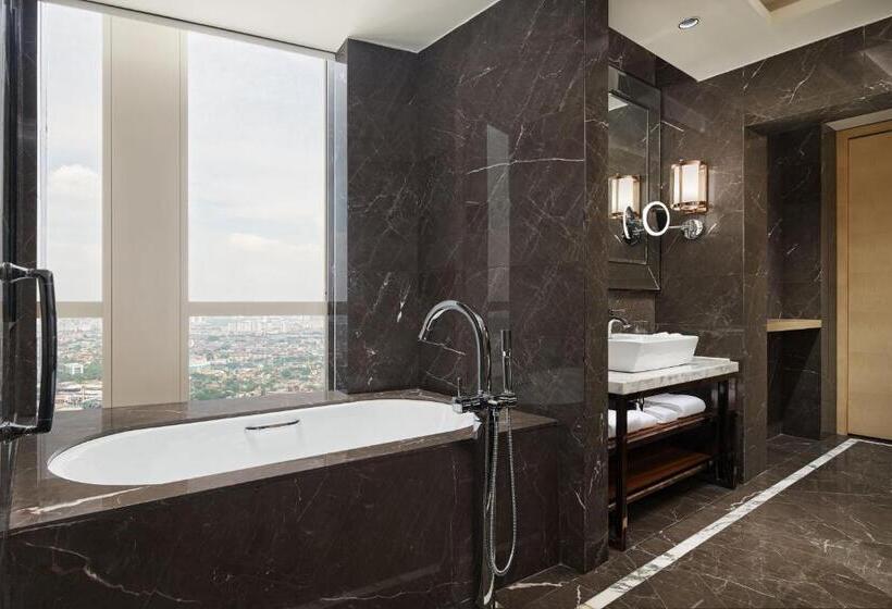 Люкс Клуб, Sheraton Petaling Jaya