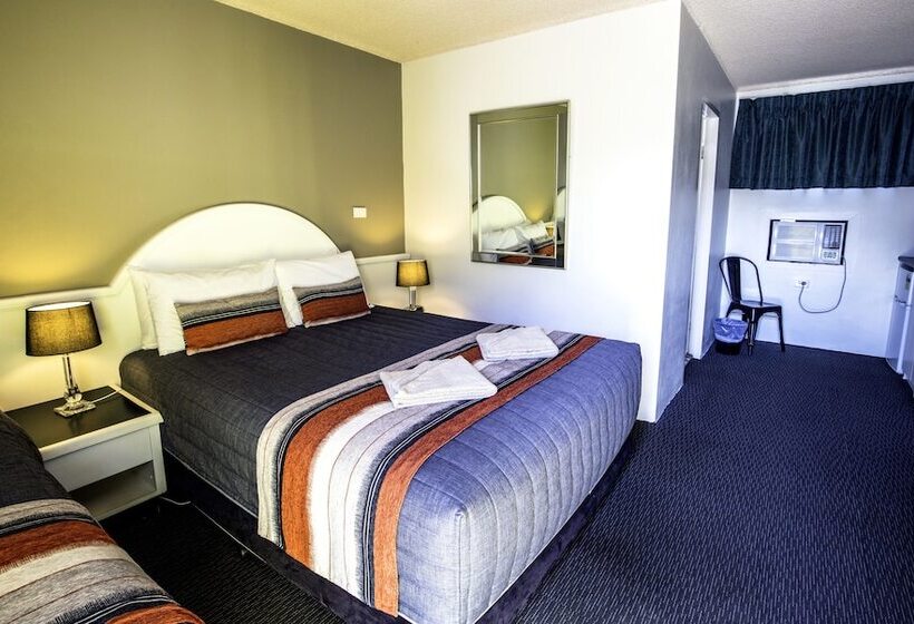 חדר דלוקס לשלושה, Mariner Motel