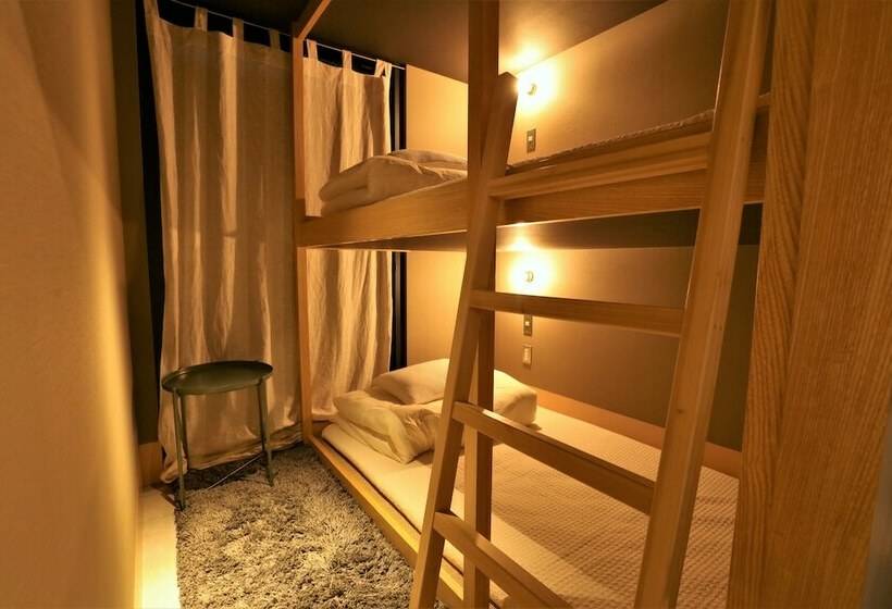 Habitació Estàndard, Aet