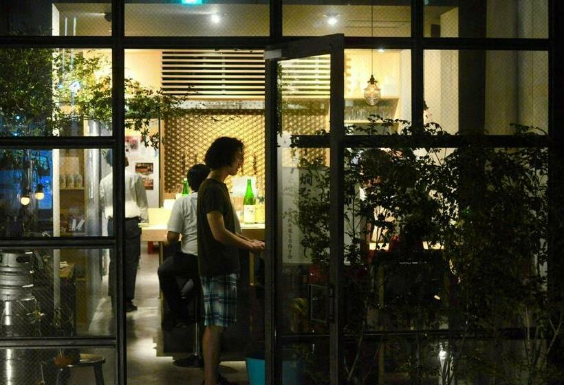 Llit en Habitació Compartida, Aet