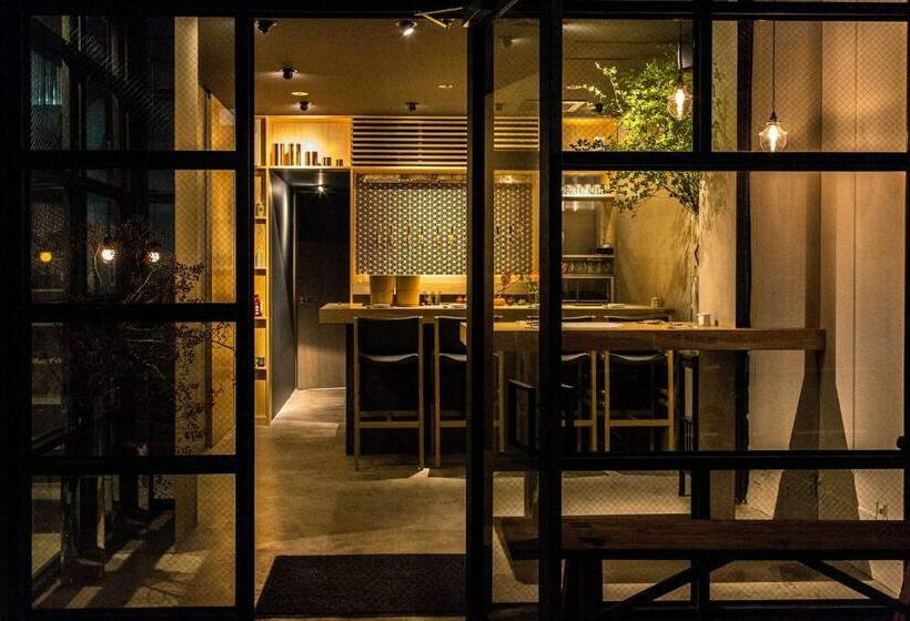 Llit en Habitació Compartida, Aet