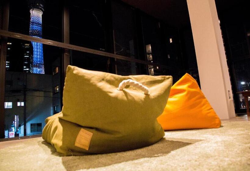 Llit en Habitació Compartida, Aet