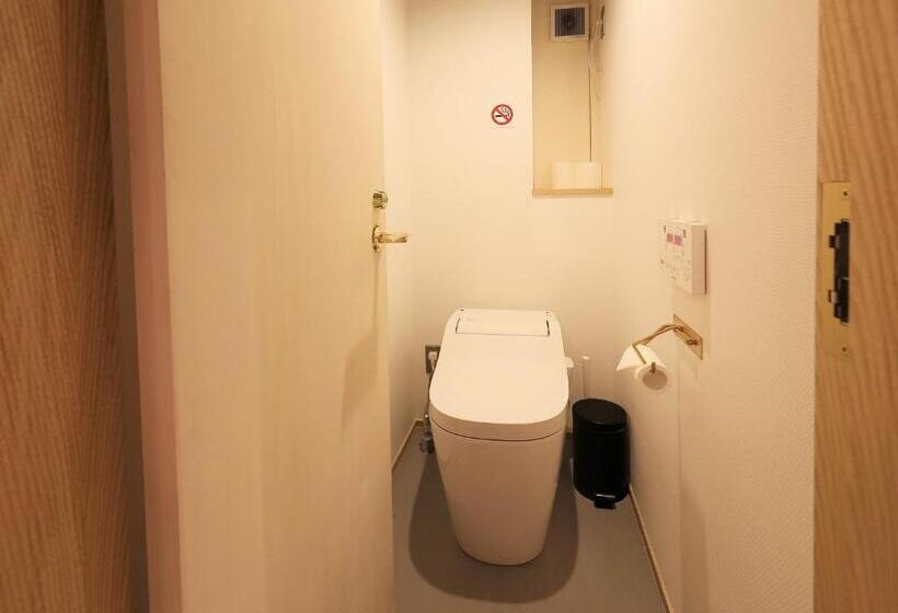 Llit en Habitació Compartida, Aet