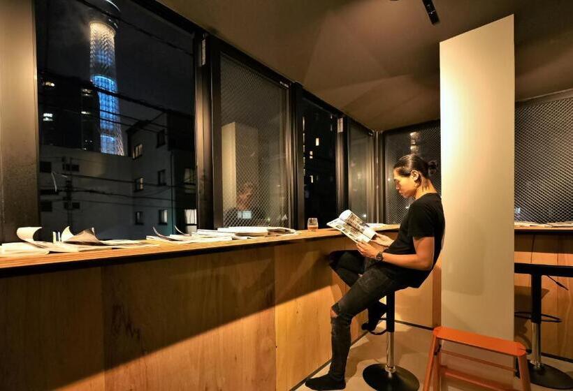 Llit en Habitació Compartida, Aet