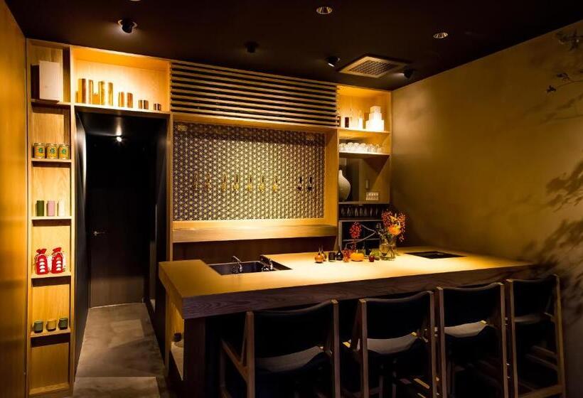 Llit en Habitació Compartida, Aet