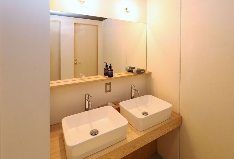 Habitació Estàndard, Aet