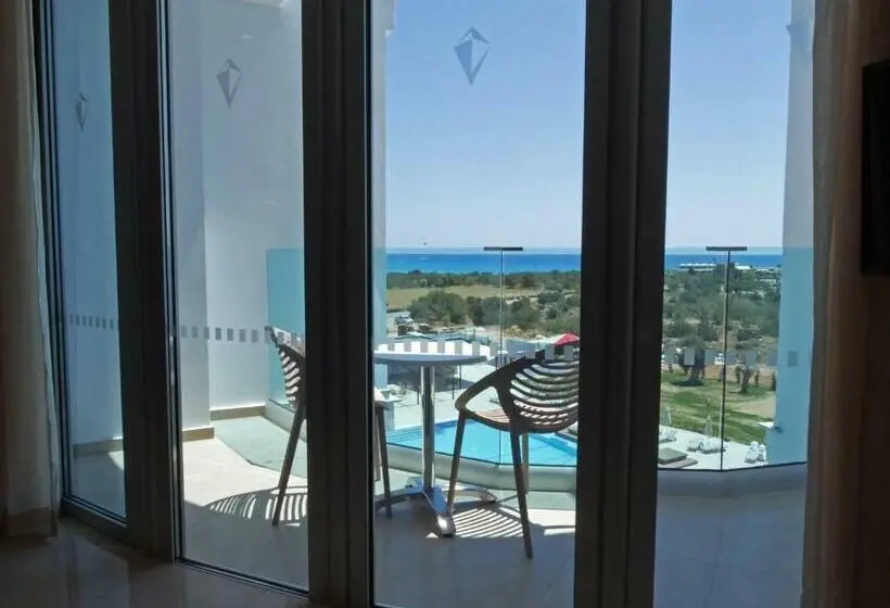 سوییت جونیور با چشمانداز دریا, Amethyst Napa Hotel & Spa