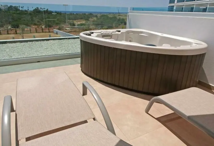 سوئیت با وان آب گرم, Amethyst Napa Hotel & Spa