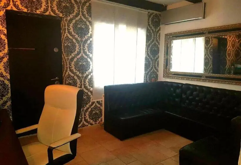 اتاق استاندارد, Mpoint Motel