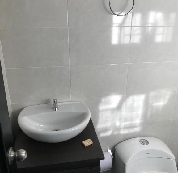 이코노미 싱글 룸, Barcelona