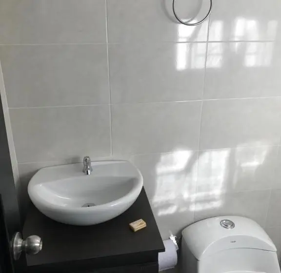 اتاق اکونومی یک تخته, Barcelona