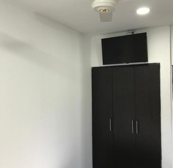 이코노미 싱글 룸, Barcelona