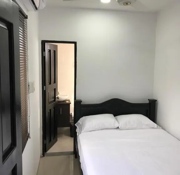 اتاق اکونومی یک تخته, Barcelona