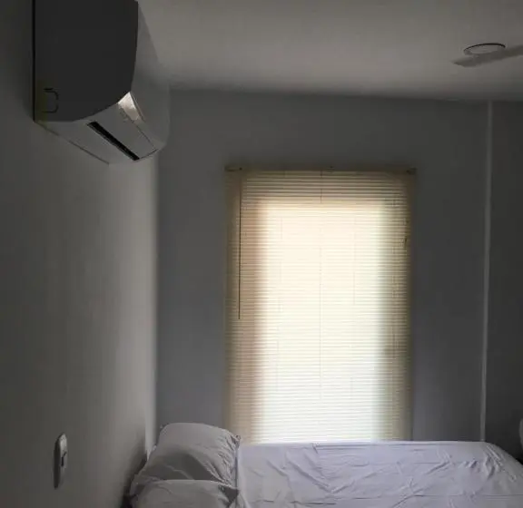 اتاق استاندارد سه تخته با بالکن, Barcelona