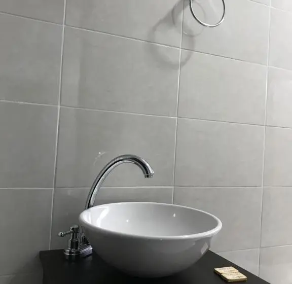 اتاق لوکس, Barcelona