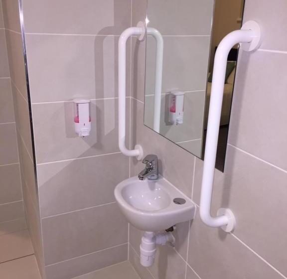 장애인을 위한 스탠다드 싱글 룸, The Sidings Inverurie