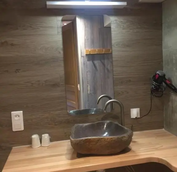 اتاق استاندارد سه نفره, Chalet L'aiglon
