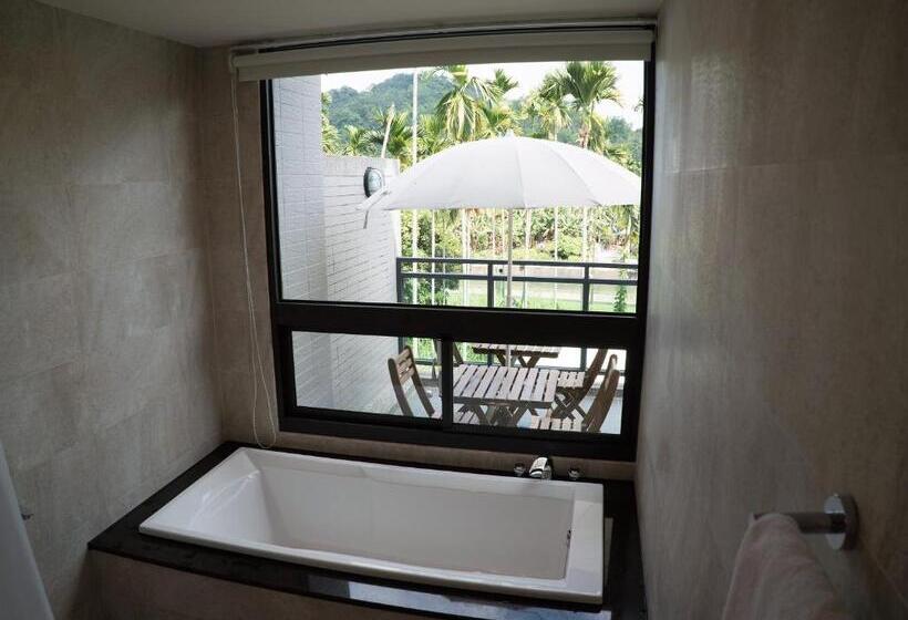 اتاق خانوادگی با چشم‌انداز کوه, 集集16號 百大金質好客民宿