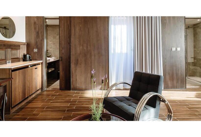 اتاق کلاسیک چهارنفره, Hôtel De ľeau