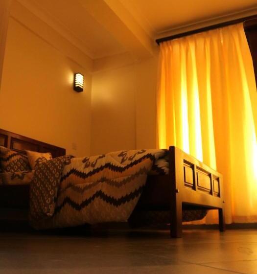 Habitación Estándar Individual, Kenendia